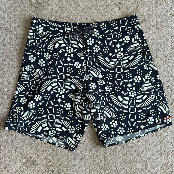Patagonia Men‎ Hawaiian batik Swim Trunk board Shorts Size 38 100% Nylon Black - Picture 1 of 15